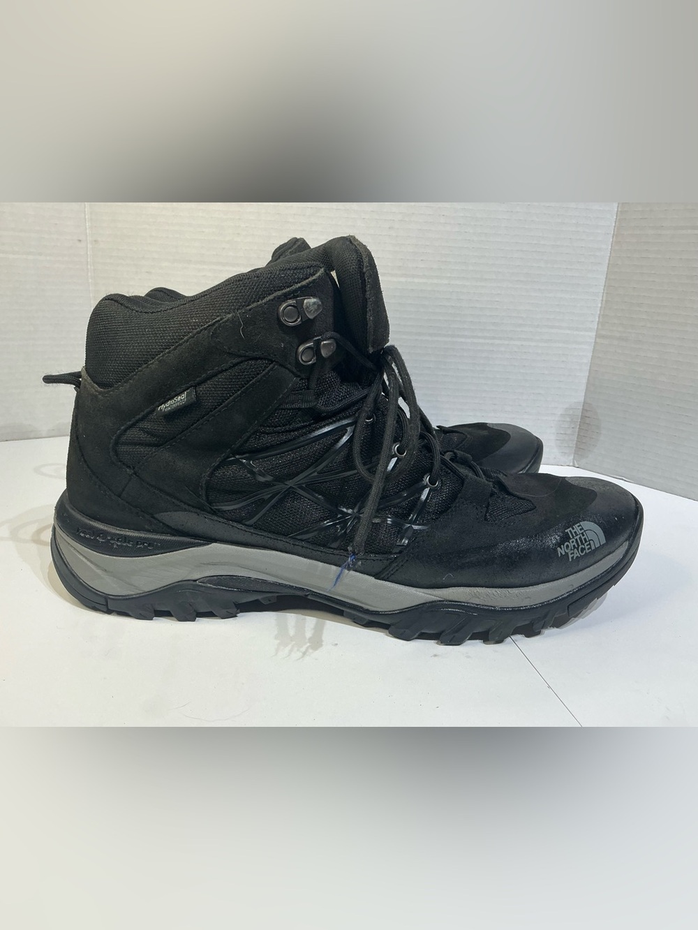 NWOB The North Face Men's Black and Gray Trail Waterproof Boots 14